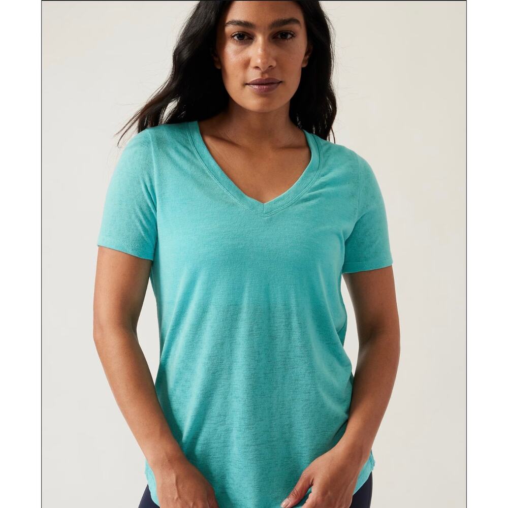 Athleta Breezy Scoop V Neck Tee Size XS Turquoise NWT Minimalist Preppy Casual